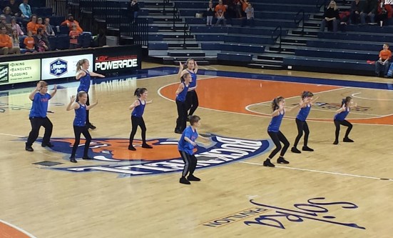 BU BBALL Court dance